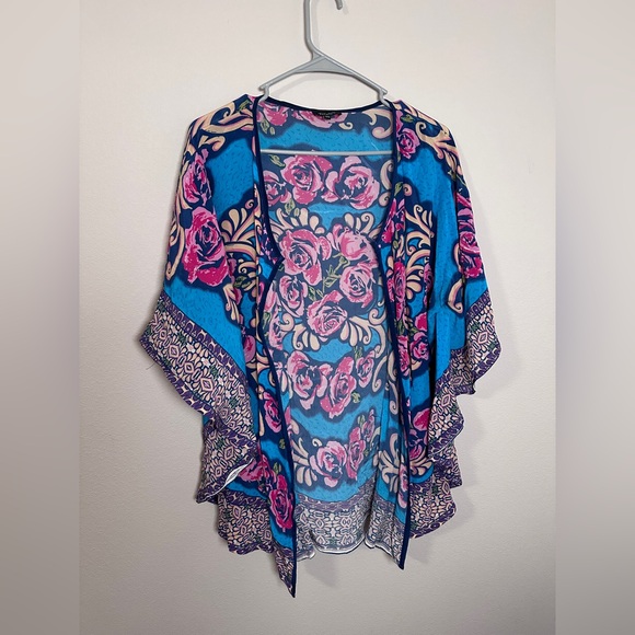 Tolani Tops - Tolani 100% silk Blue and Pink Floral short sleeve Kimono one size